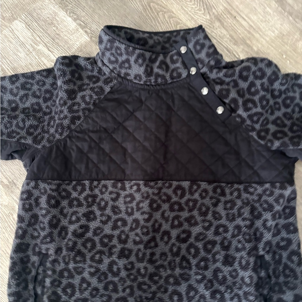 Abercrombie & Fitch Black gray Leopard Print pullover XL